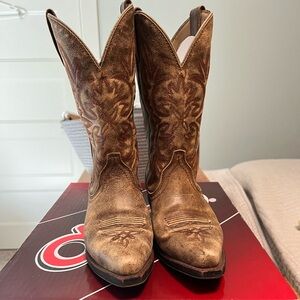 Dingo Women’s Distressed Cowgirl Boot, 7.5